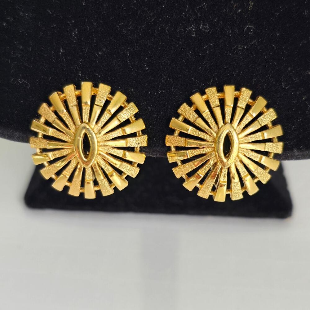 Vintage Crown Trifari Earrings Textured Gold Tone Sun Ray Clip On Mid Century